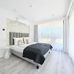 Sea&lake, Sun & Snow شقة ميلنو